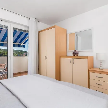 Dvorine Apartman *