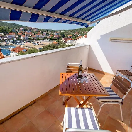 Dvorine Appartement Tisno