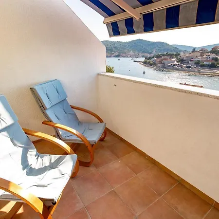 Dvorine Apartment Tisno