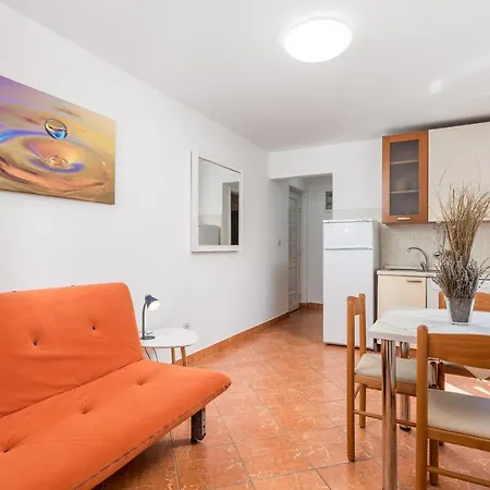 Dvorine Apartment *