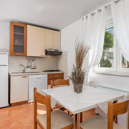 Apartment Dvorine *