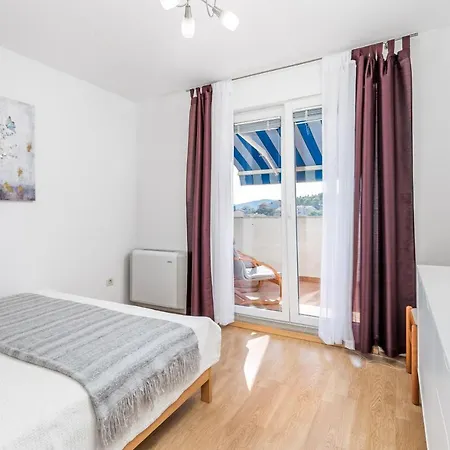 Apartment Dvorine *