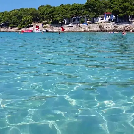 Dvorine Tisno
