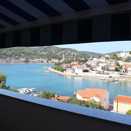 Dvorine * Tisno