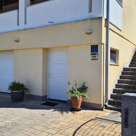 Dvorine Apartment