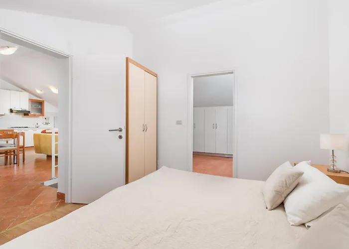 Dvorine Apartment Tisno